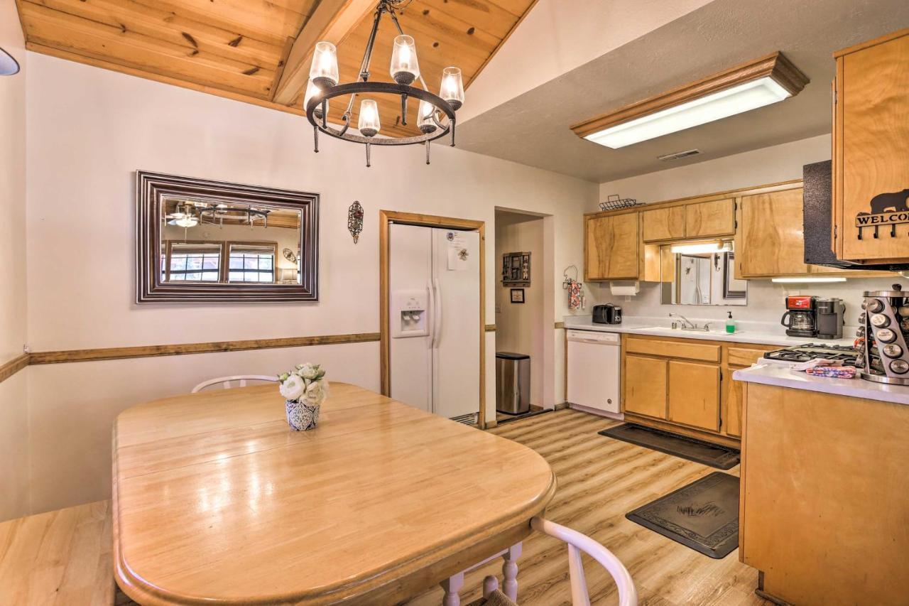 Big Bear Cabin With Deck And Hot Tub, Near Resorts! Big Bear Lake Bagian luar foto